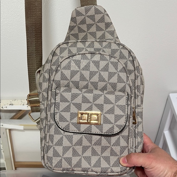 Geometric Patterned Crossbody Bag - Picture 2 of 4